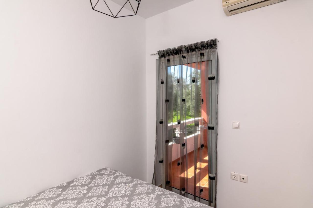 Bona'S Guest House Αγιά Εξωτερικό φωτογραφία