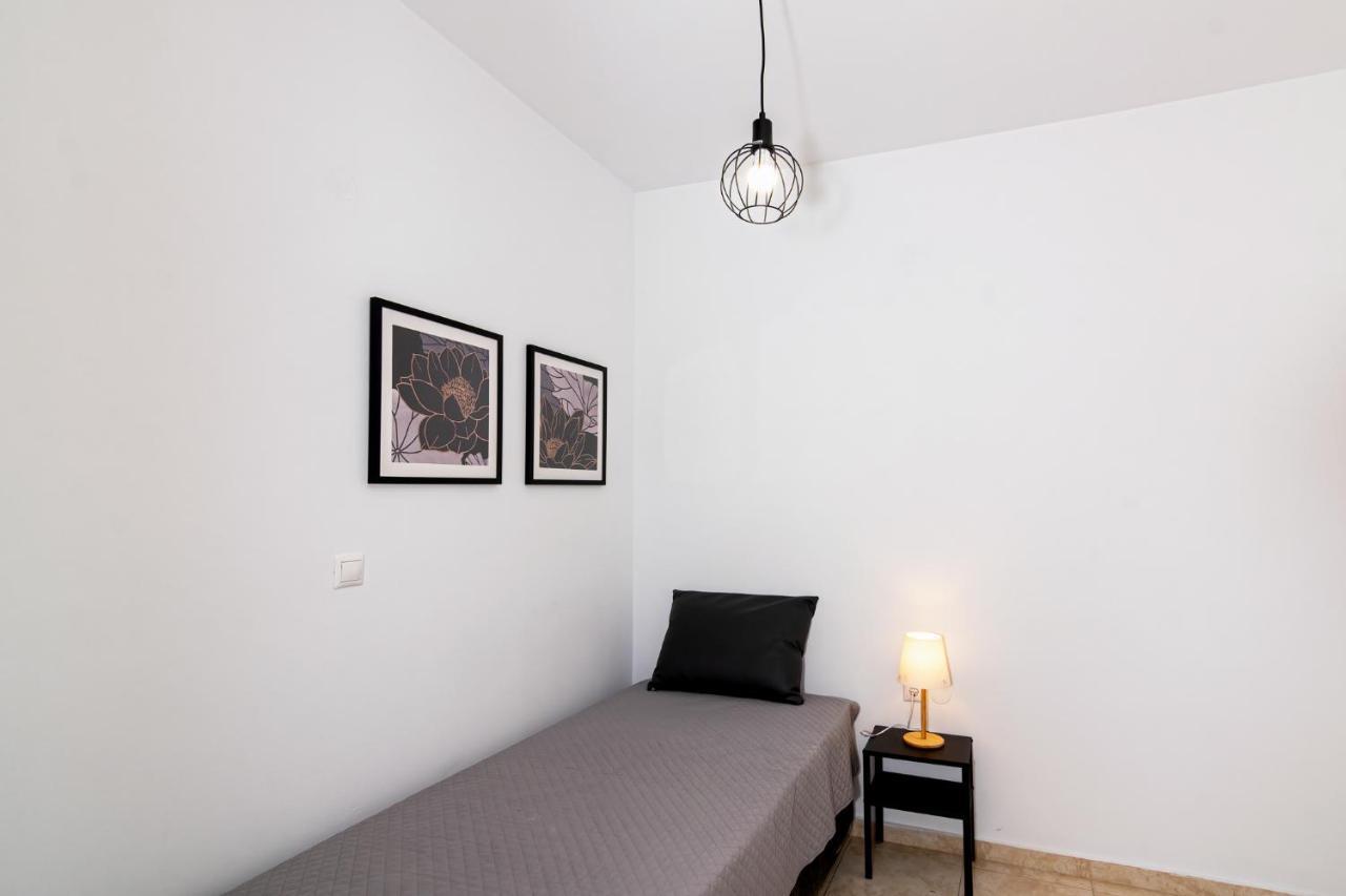 Bona'S Guest House Αγιά Εξωτερικό φωτογραφία