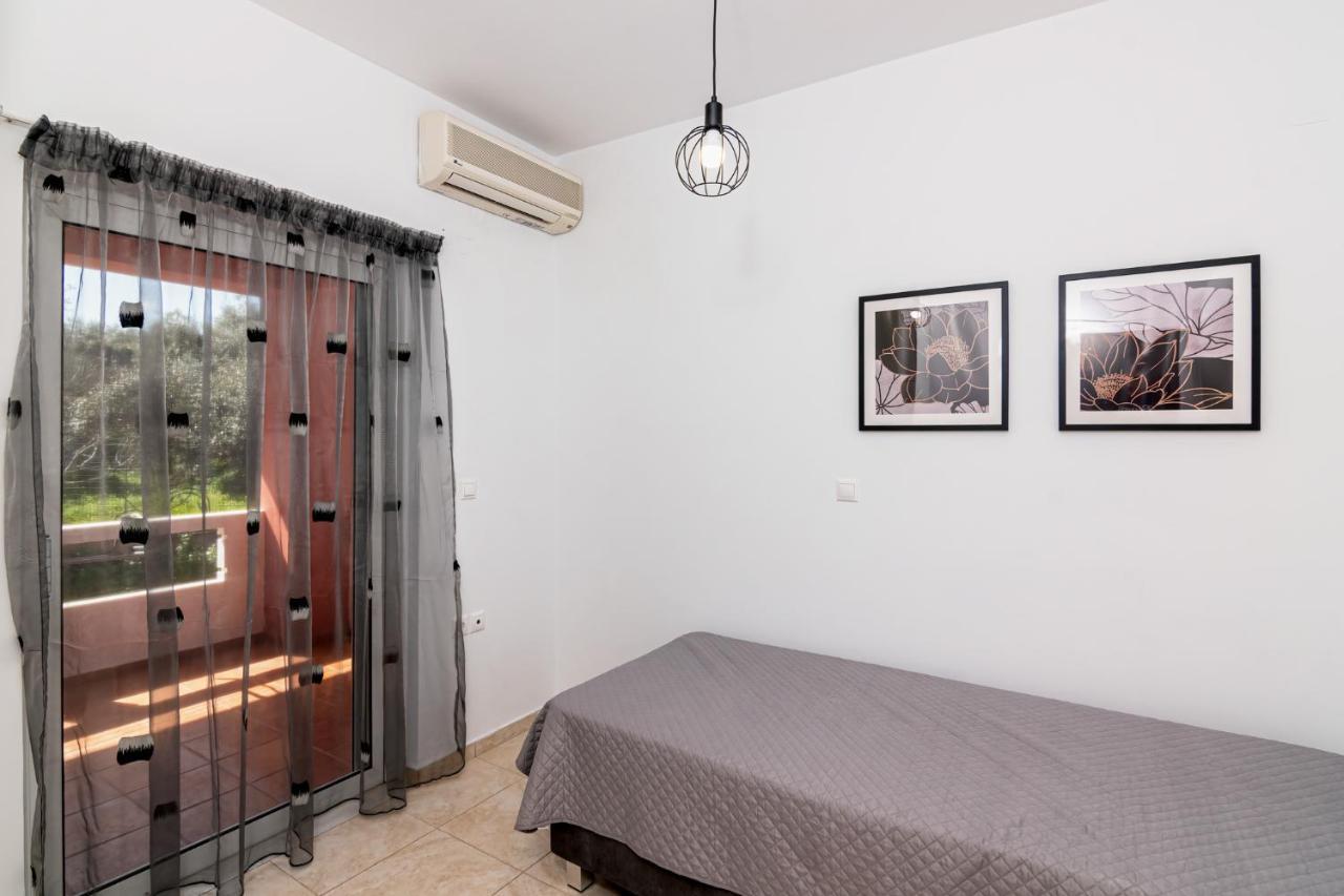 Bona'S Guest House Αγιά Εξωτερικό φωτογραφία