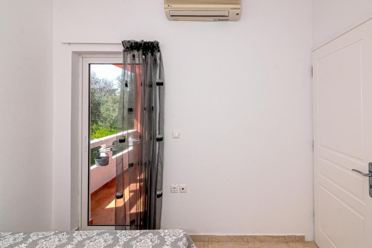 Bona'S Guest House Αγιά Εξωτερικό φωτογραφία